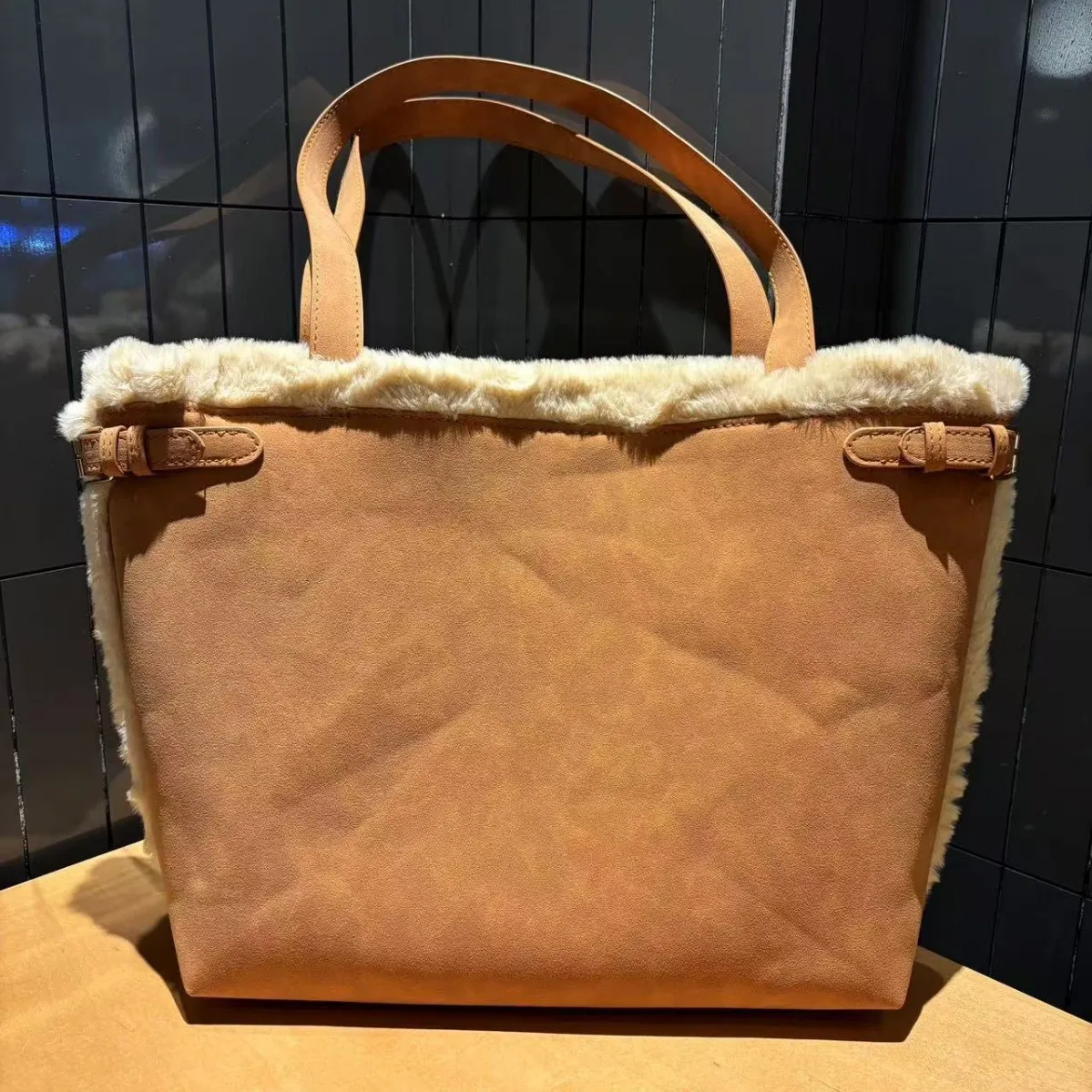 Oversized Plush Tote Bag - 2024 Autumn Winter Fuzzy Shoulder Bag, Versatile Commute Purse with Cozy Texture