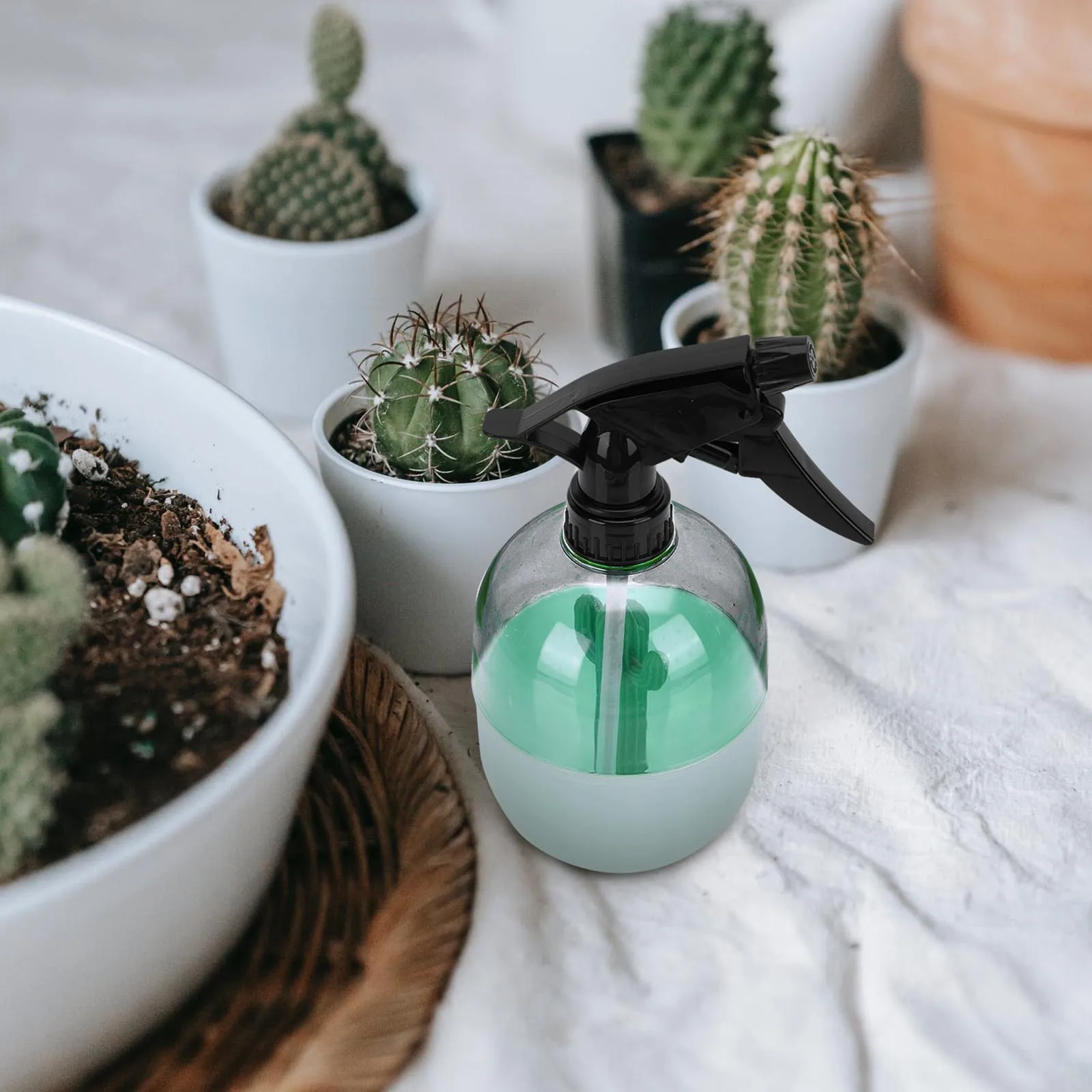 

1pcs Spray Bottle For Plants Durable Plastic Watering Pot Hand Press Sprayer Garden Kettle Balcony Flower Can Gardening