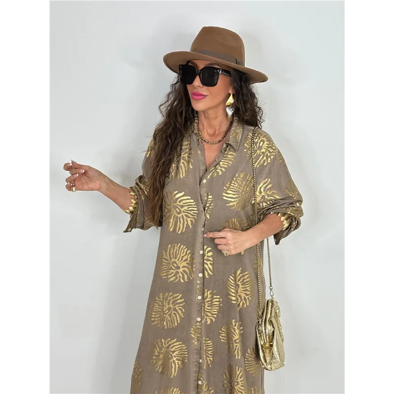 ABRT - Damska sukienka maxi w stylu boho z kwiatowym nadrukiem, rozcięciem bocznym, głębokim dekoltem w serek, krótkimi rękawami, rozkloszowana, zwiewna.