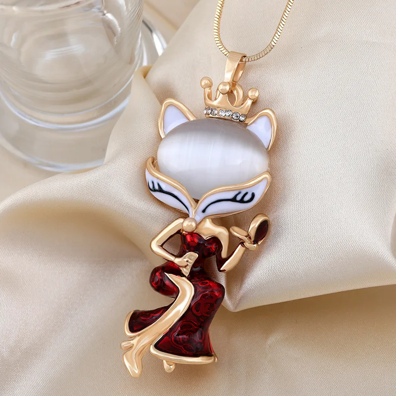 

A cute red dress chain, a little fox girl, a fashionable pendant sweater chain necklace