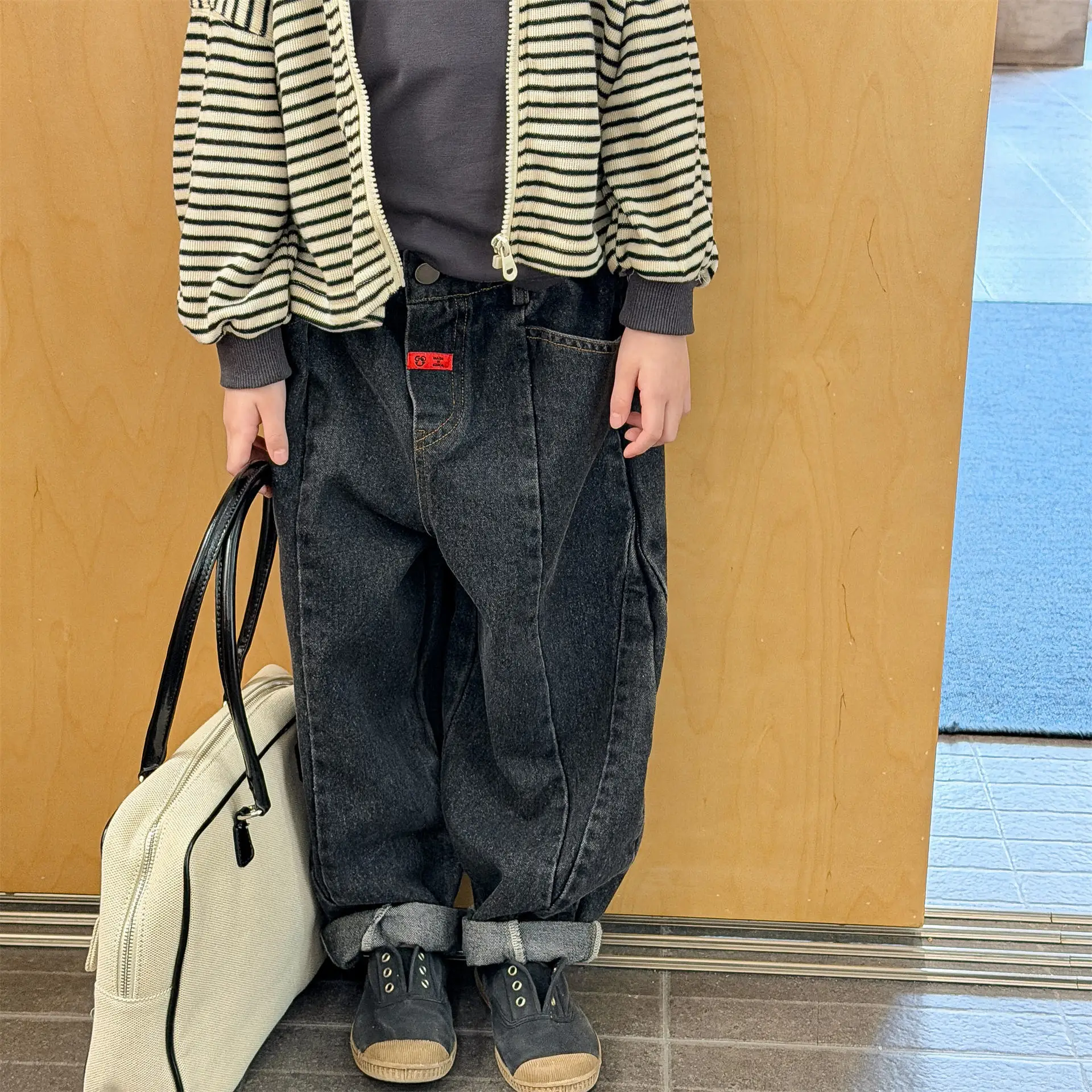 

2023 весенние новые детские джинсовые брюки, детские повседневные брюки, модные джинсы для мальчиков, свободные шаровары для маленьких девочек, одежда для малышей