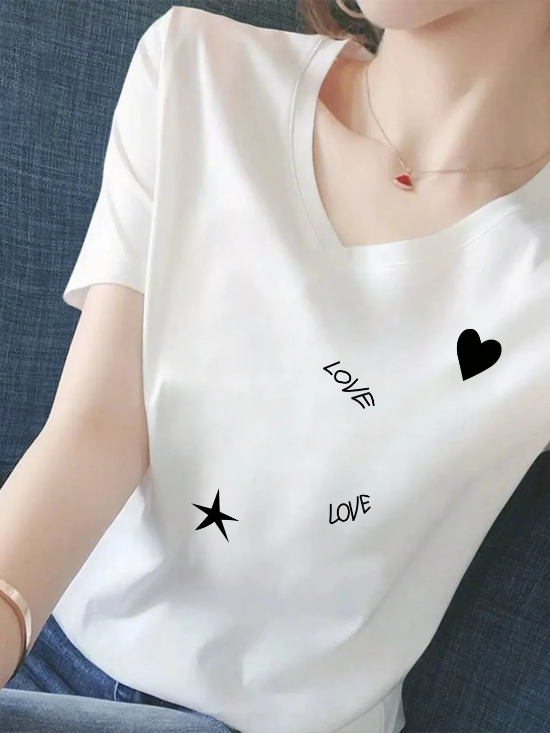 

Женская футболка с V-образным вырезом и коротким рукавом, белая, с принтом «Love Letter», свободного кроя, стройнящая, повседневная, модная, от бренда Newciiteer, весна 2026