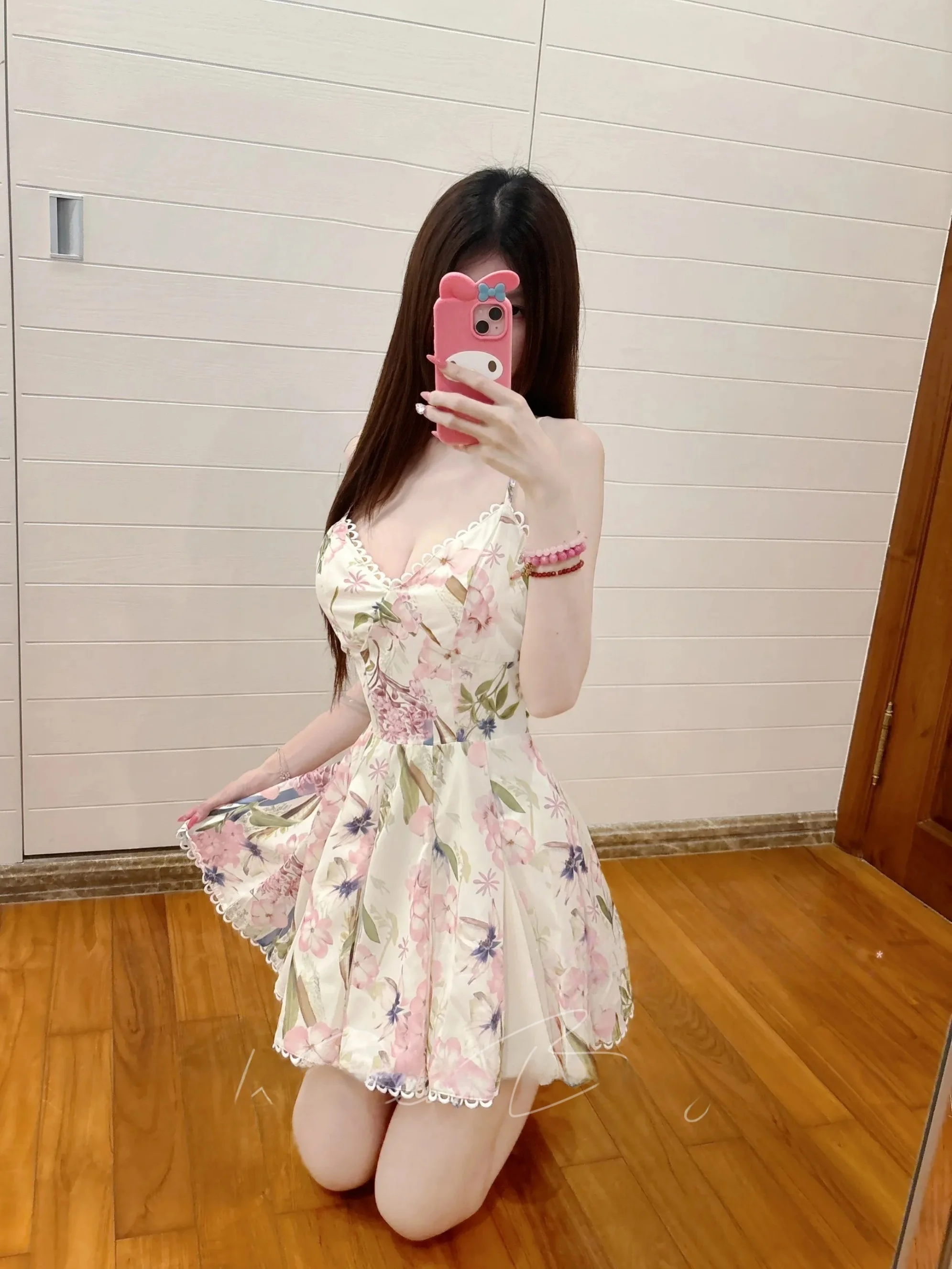 

London Story Floral Print Halter Neck A-Line Dress Vacation Style Bell Sleeve Women's Summer Slimming Dress