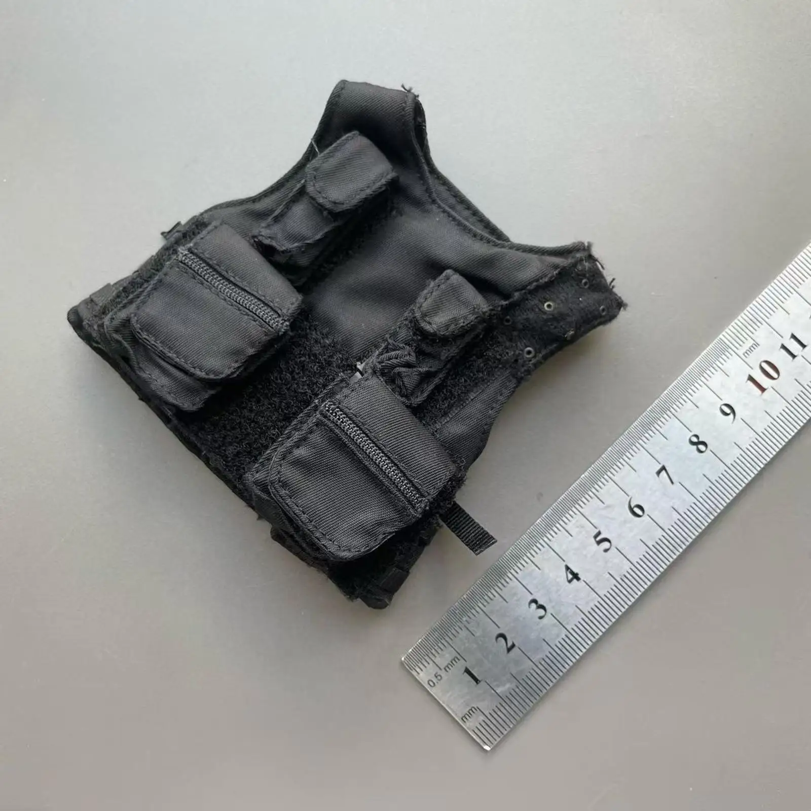 

1:6 Scale Miniature Vest, Casual Sleeveless Fashion Retro Mini Outdoor Work Top for 12'' Male Dolls Figure