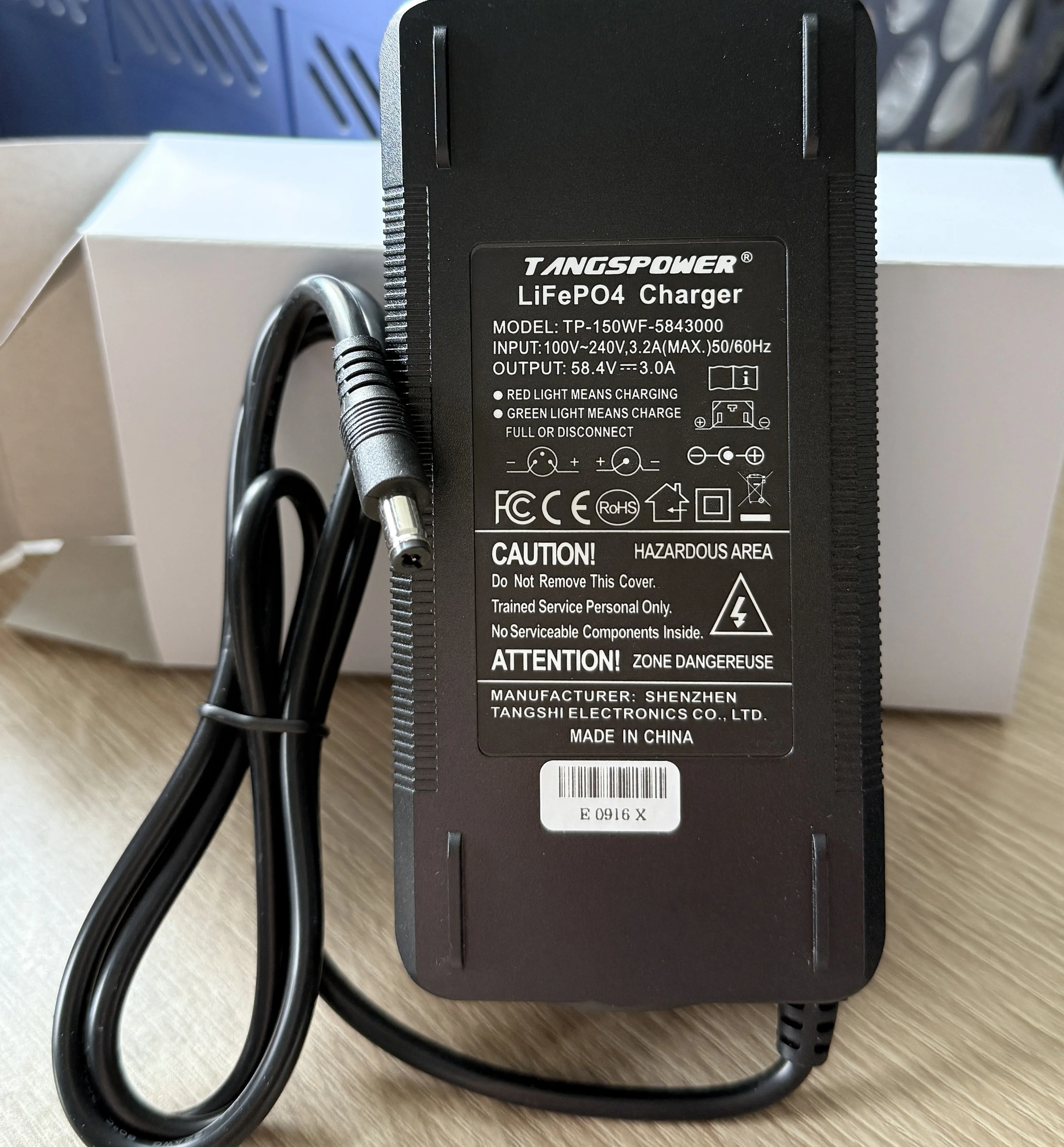 

58.4V 3A Lifepo4 Battery Charger 16Series For 48V/51.2V Electric Scooter Bike LiFePO4 Battery Charger DC High Quality Connector