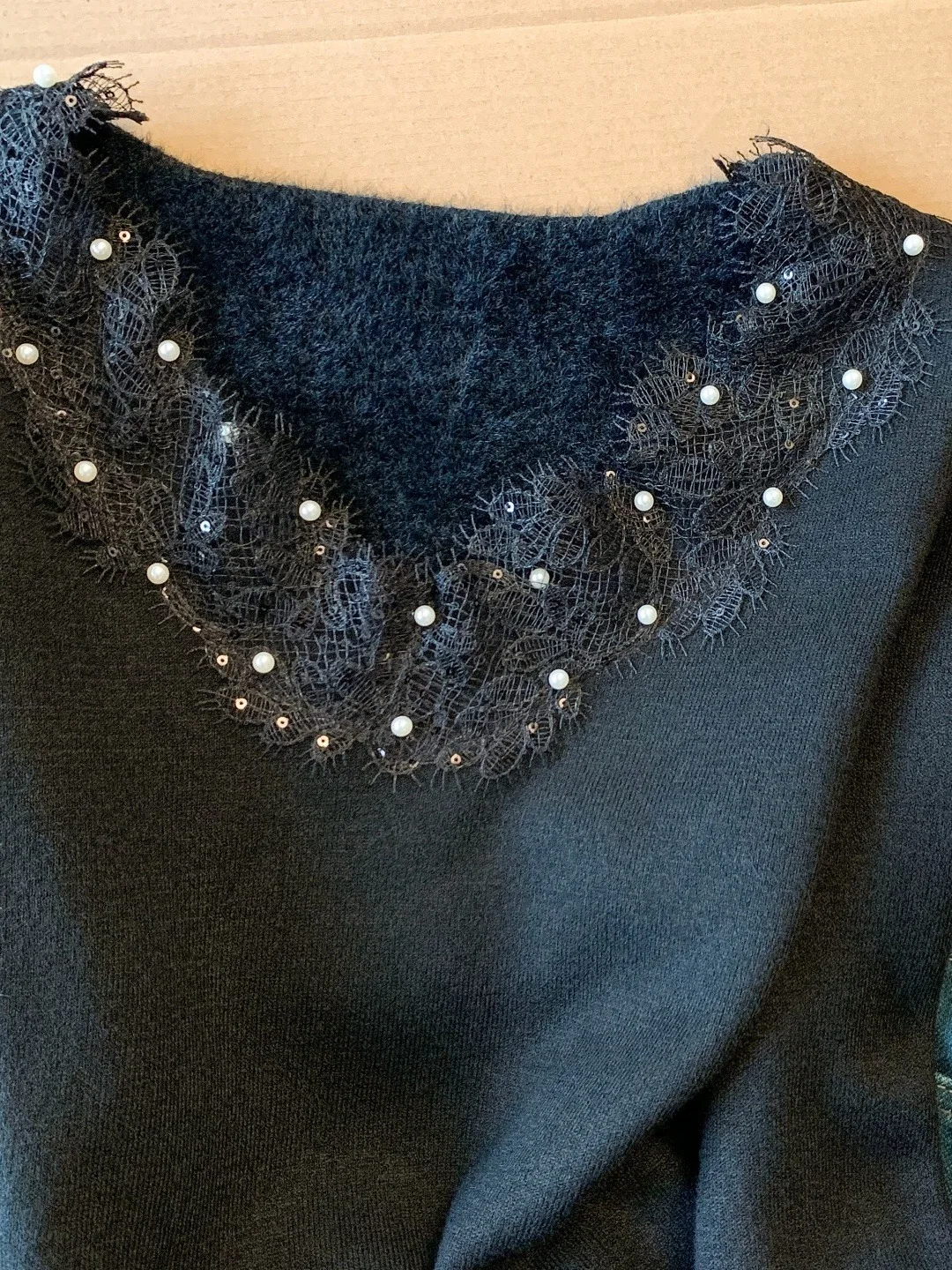 Ele Heavy Embellied Lace V-Ne Knitted Top Women Winter Thiened Warm Inner Wear Base irt Korean Sle Slim Fit