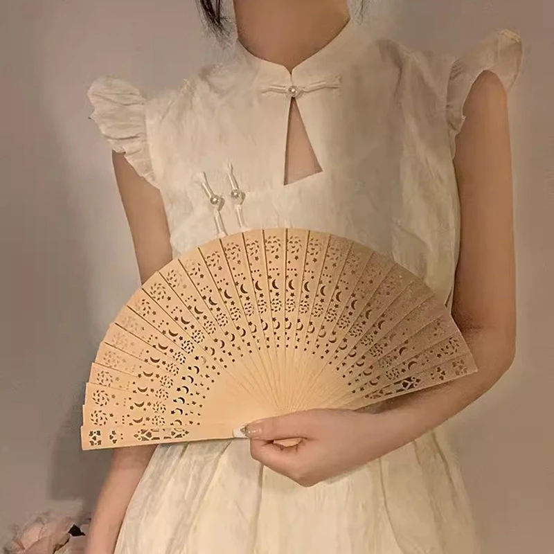 Vintage Silk Folding Fan Bamboo Antique Folding Fan Chinese Style Female Dance Fan Portable Engraved Hand Held Fan 부채