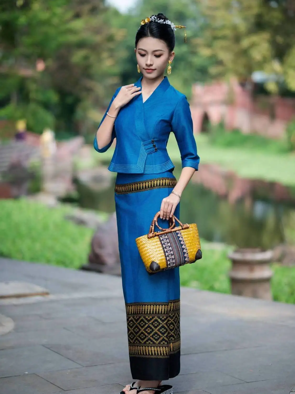 

2pcs Malaysia Thailand Myanmar Long-gyi Skirt Sarong Dai Tube Skirt Women's Clothing Traditional dress National costume