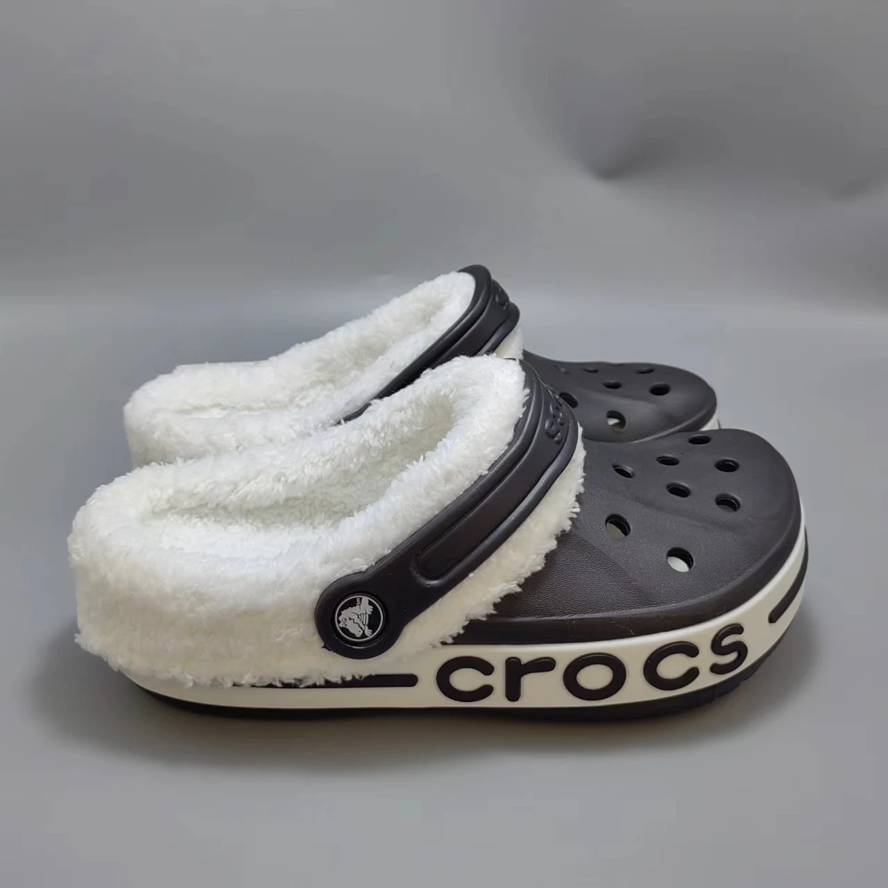 Crocs Classic Removable Fleece-Lined Warm Soft Furry Clogs Perfect for Winter Closed-Toe Slip-Ons Outdoor Breathable Beach Shoes