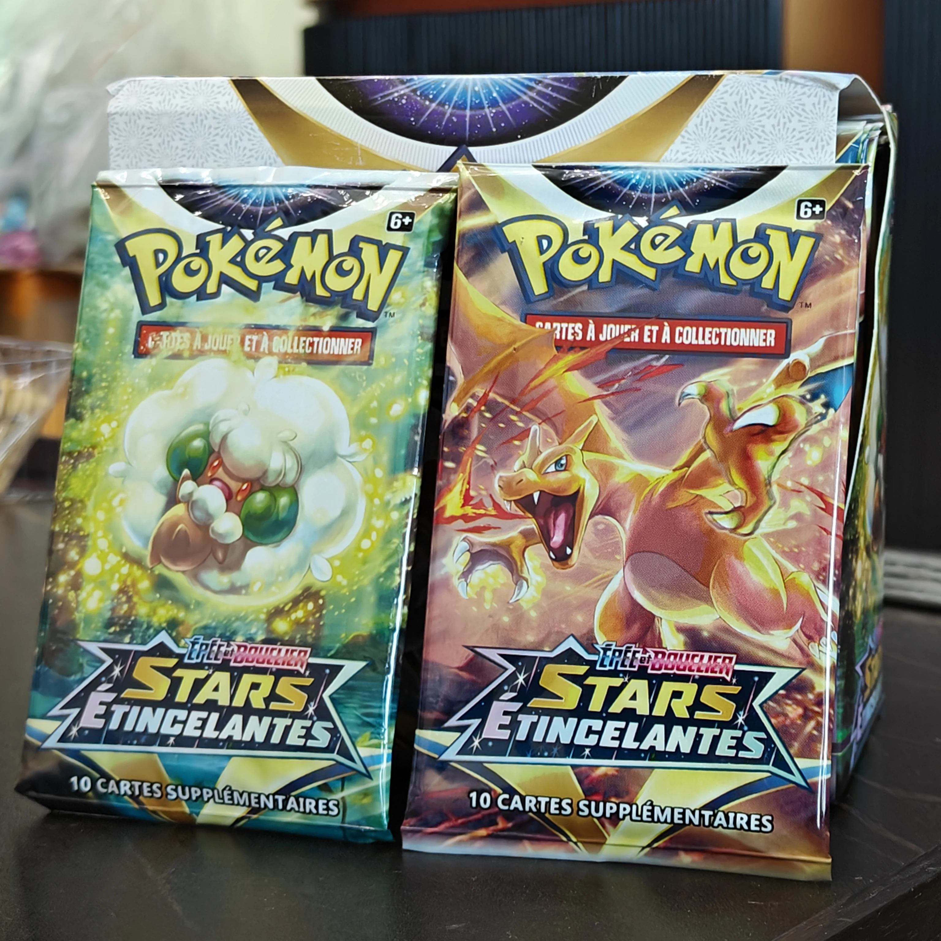 Versão francesa Pokémon Booster Box TCG Jogo de cartas colecionáveis Brinquedos Espada e Escudo Estrelas Brilhantes