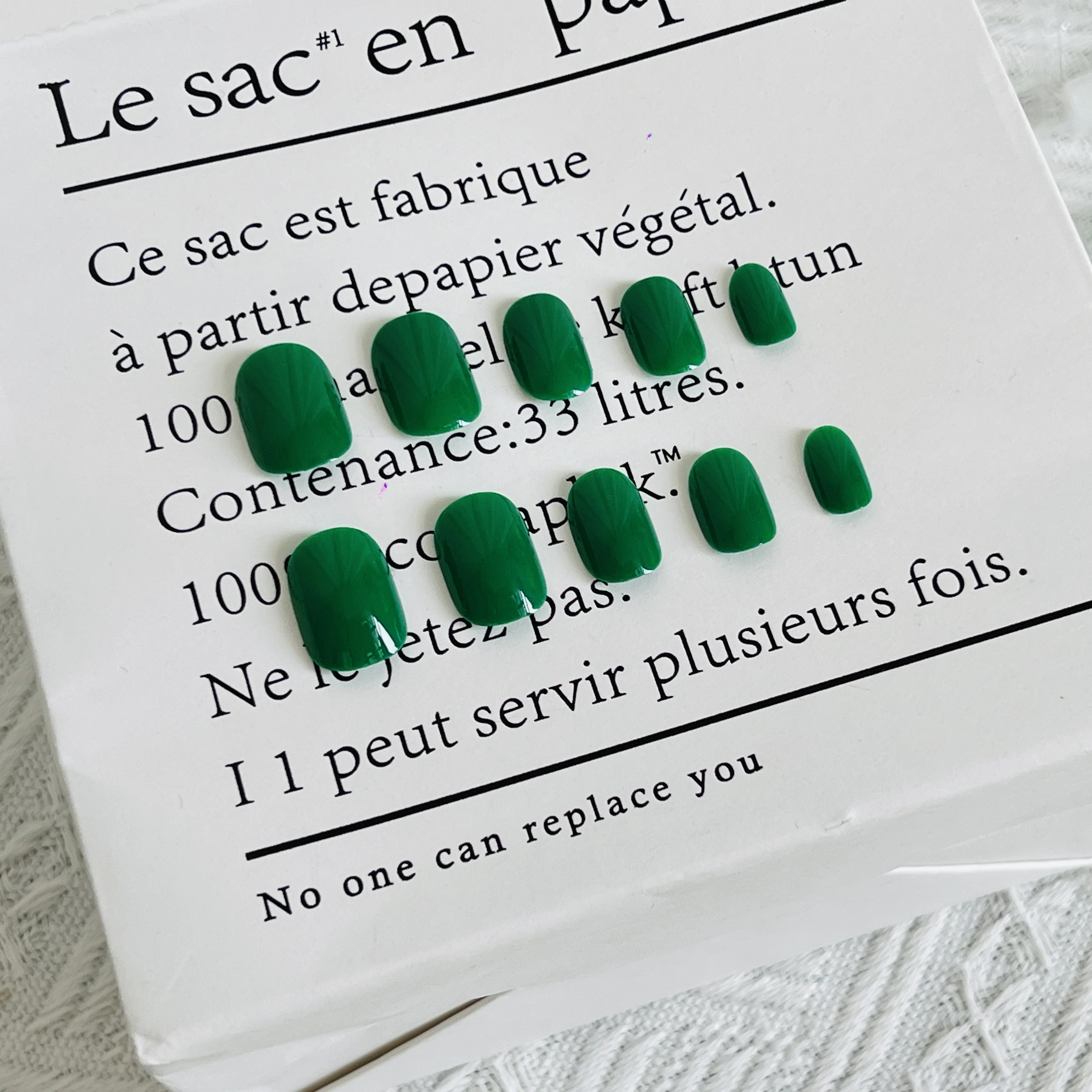 

24Pcs Short Round Press-on Nails: Glossy Solid Green - Minimalist Style False Nails Detachable Finished Nail Tips