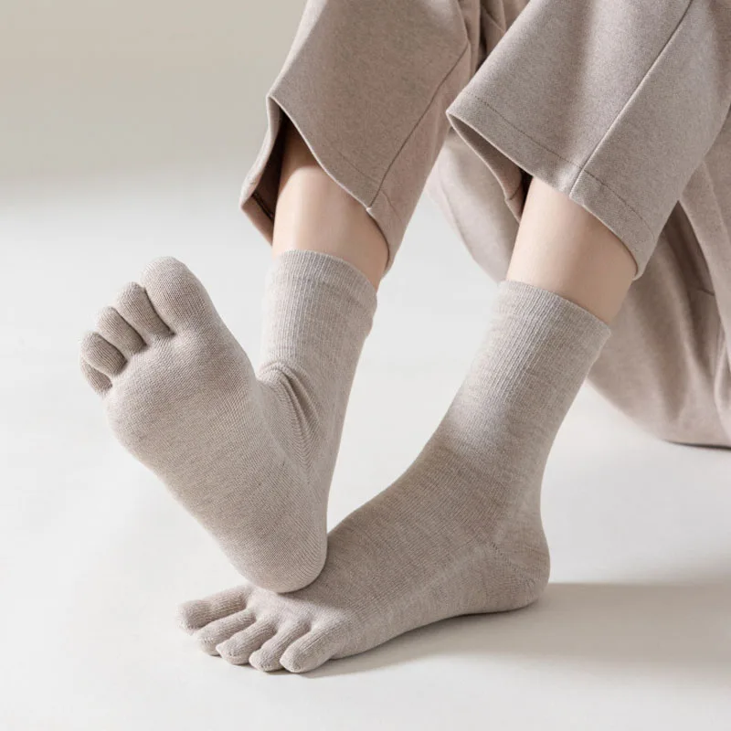 اليوغا خمسة أصابع الجوارب امرأة فتاة ضغط القطن الصلبة عدم الانزلاق الأوسط أنبوب بيلاتيس اللياقة البدنية Harajuku الرياضة تو الجوارب القصيرة