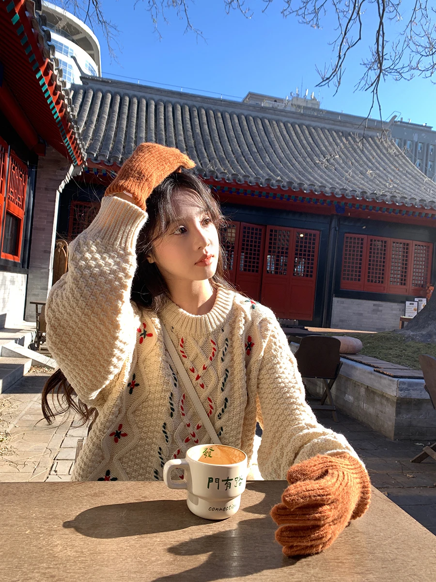 

Sweet Unique Design Long Sve round Ne Knitted Sweater Women's Fce Warm Floral Embroidery Vintage Sle Casual Top