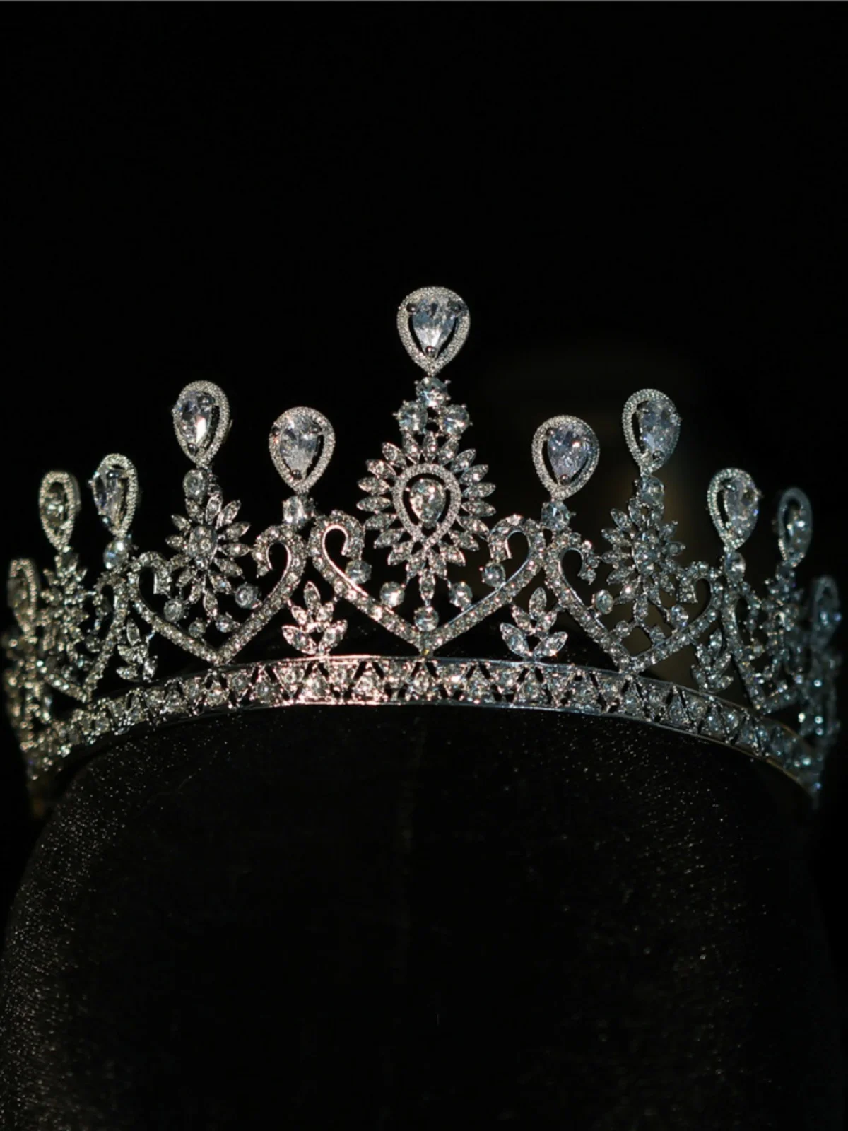 レトロな高級ジルコンクラウンヘアアクセサリー、プリンセスウェディングヘッドピース、ステージコスチュームスタイリング、合金製ハンドメイドファッションジュエリー