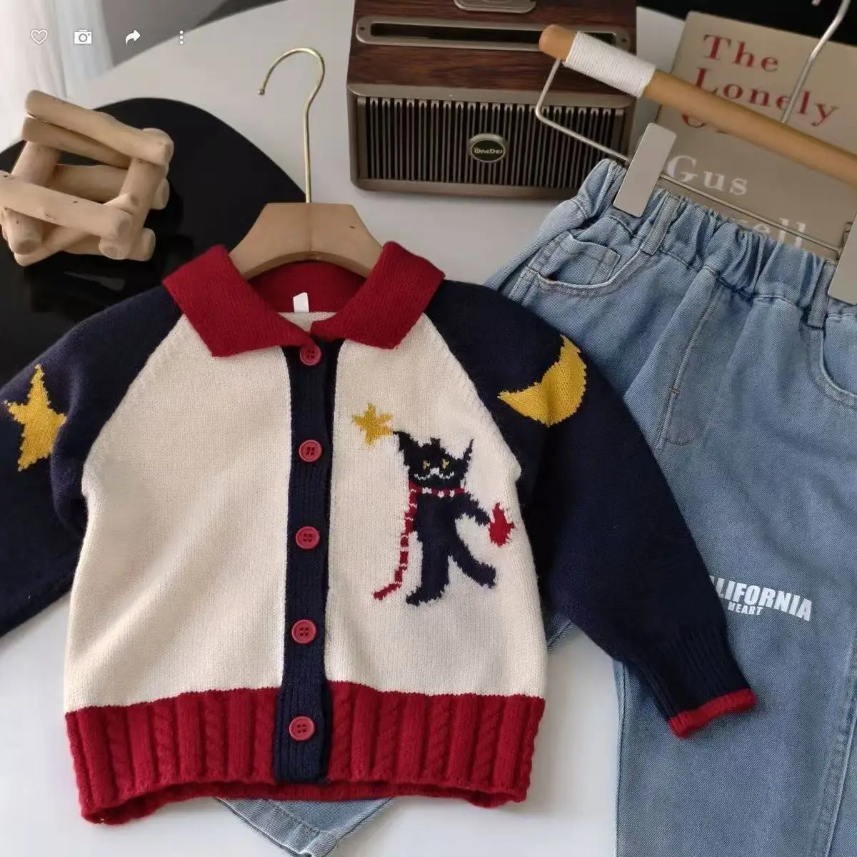 الخريف والشتاء الأطفال البلوز سترة الفتيان الفتيات محبوك الكرتون التلبيب سترة بأكمام طويلة الطفل ضرب اللون الكتف كم