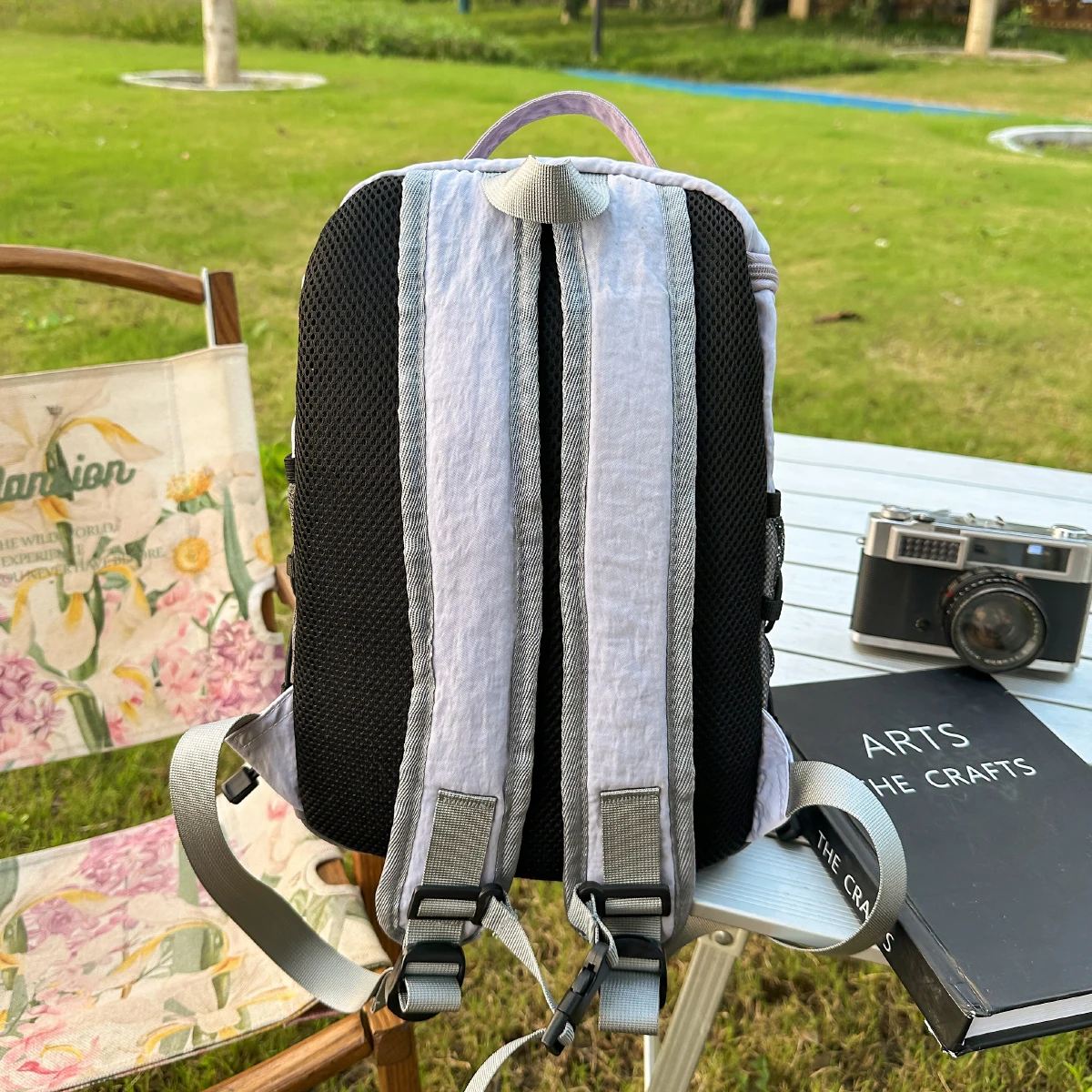 حقيبة الظهر النسائية 2025 حقيبة مدرسية جديدة الرياضة في الهواء الطلق المشي لمسافات طويلة على ظهره حقيبة تسلق الجبال لمسافات قصيرة حقيبة سفر حقيبة حاسوب الرجال الصيد وركوب الدراجات التصميم الأصلي الشعور