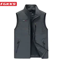 FGKKS 2023 chalecos de ocio al aire libre hombres transpirable Bolsillo grande fotografía chaleco de pesca chaleco de alta calidad masculino