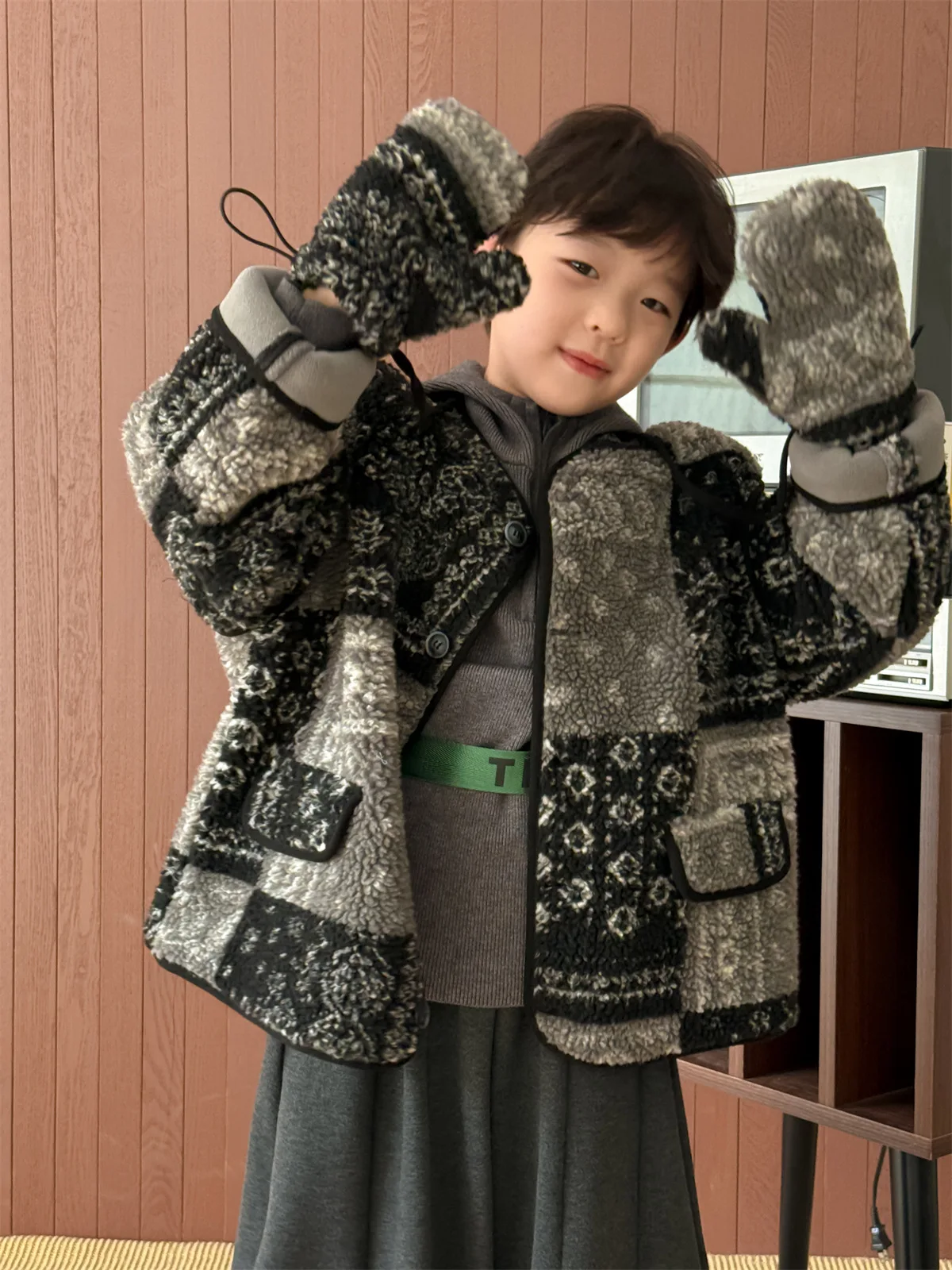 Children's Coat 2025 Autumn and Winter New Fur Integrated Thickened Windproof Versatile Top