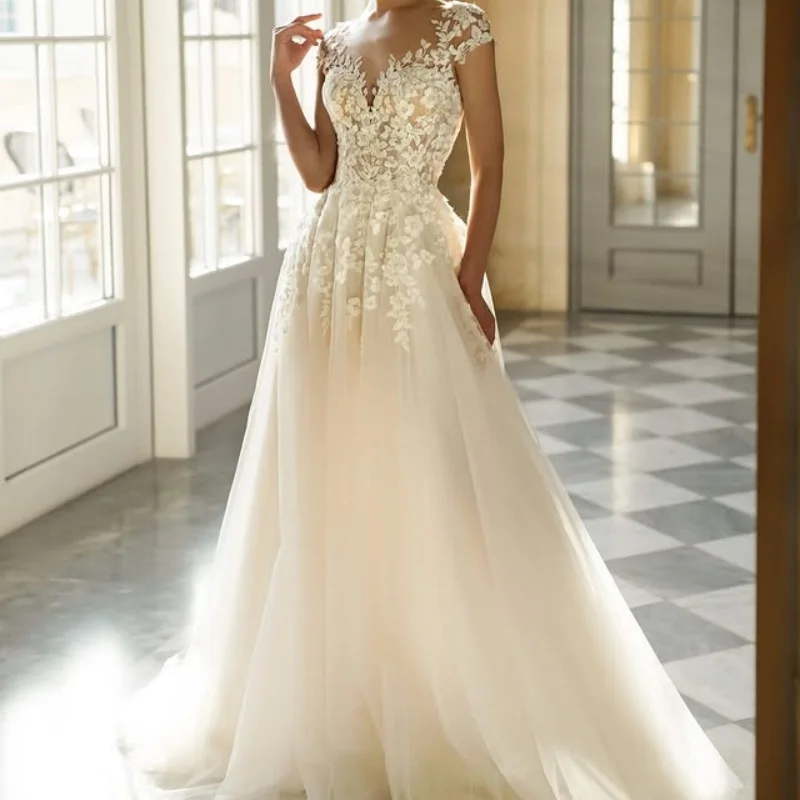 

Customized ivory white Ball Gown Royal Wedding Dresses Lace applique flower Long tail Made Robe De