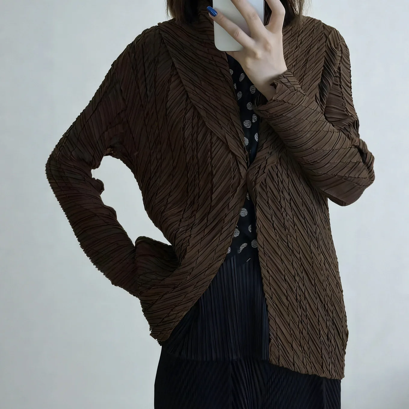 

Miyake Pleated Women's 2025 Spring and Autumn New Pleated Jacket Women Design Fashion Irregular Cardigan Top Women Outerwear