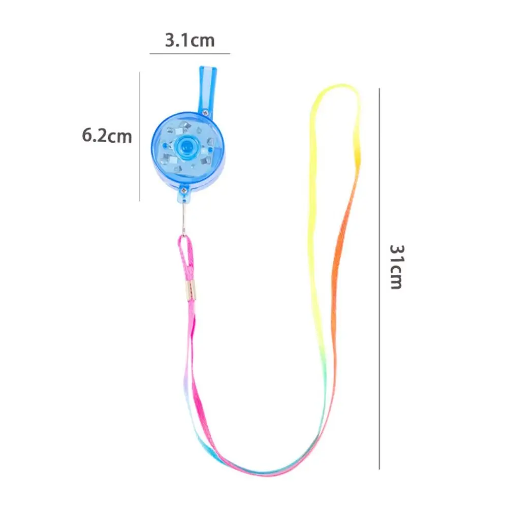 5 قطع من صفارة إضاءة LED متعددة الألوان مع صفارة بلاستيكية مضيئة مستديرة للحفلات الكرتونية