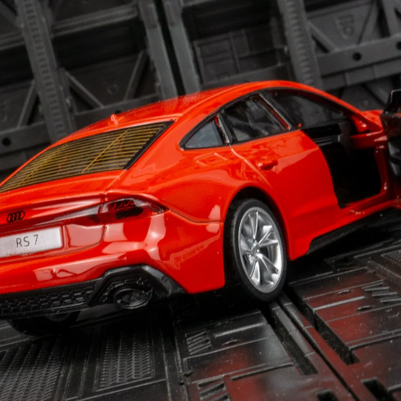 1:35 audi RS7 legering sportwagen model autodeur kan open hebben gesimuleerd geluid en verlichting rijk aan details, fijn vervaardigd