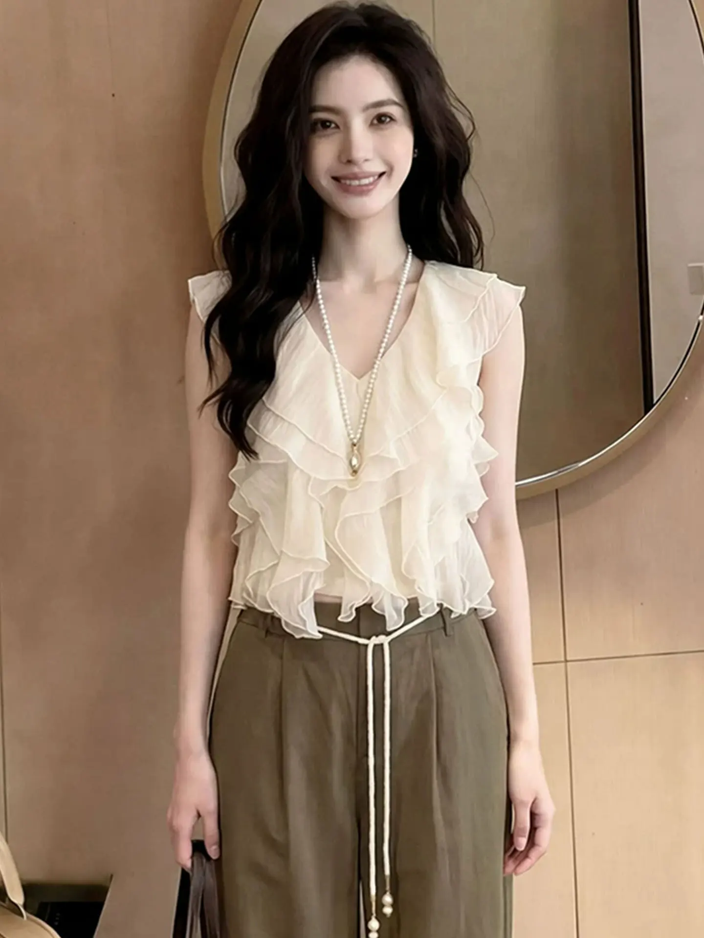 

Elegant V-Neck Sleeveless Vest Women's Fashionable Summer Top Gentle Wind Design Lace Trim Straight Cut Korean Style Silk