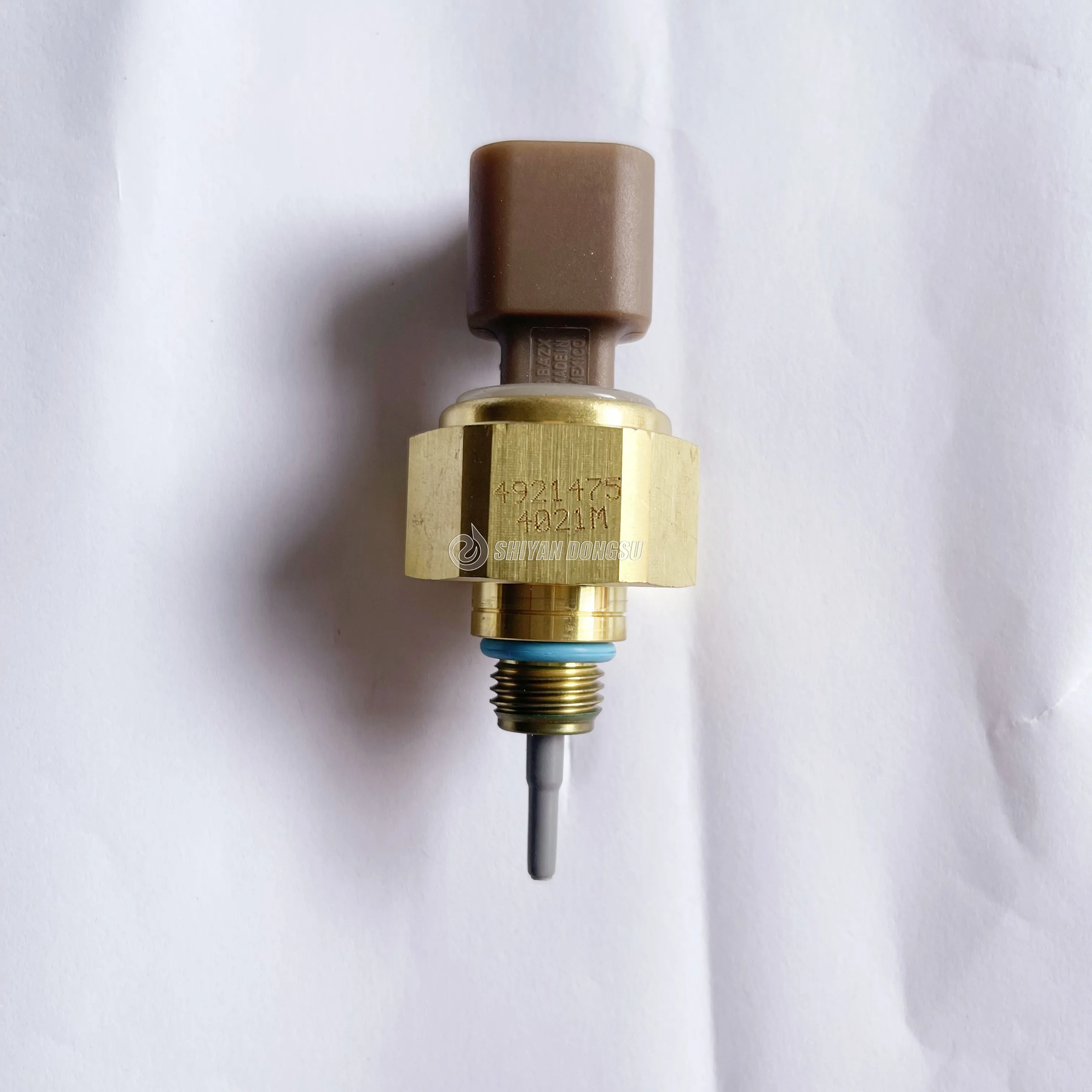 

Genuine ISX QSX15 Engine Oil Pressure Sensor 4921475