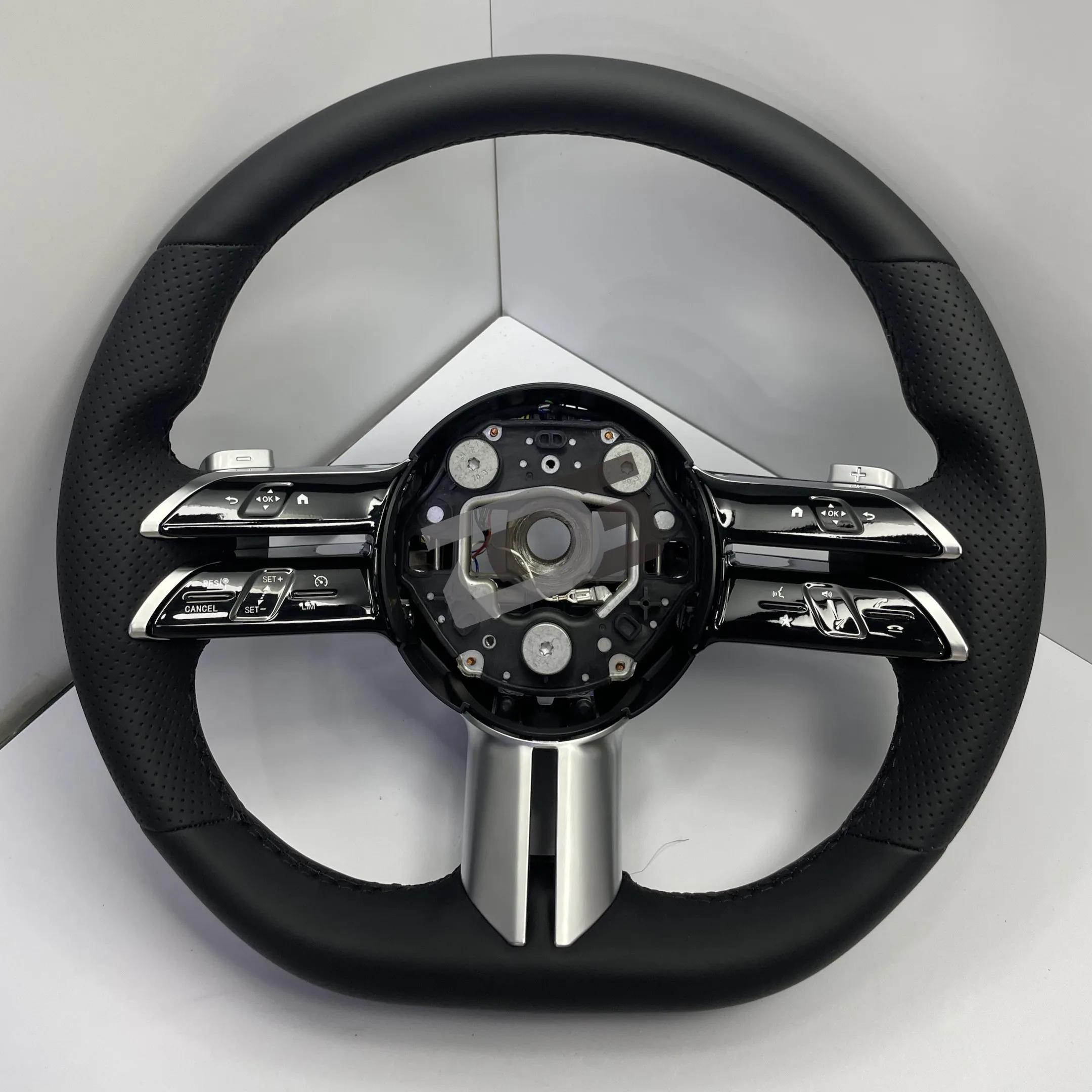 Car Steering Wheels Have Been Modified with High-end Ergonomic All-leather Steering Wheels for Mercedes-Benz 14-17 AMG W205