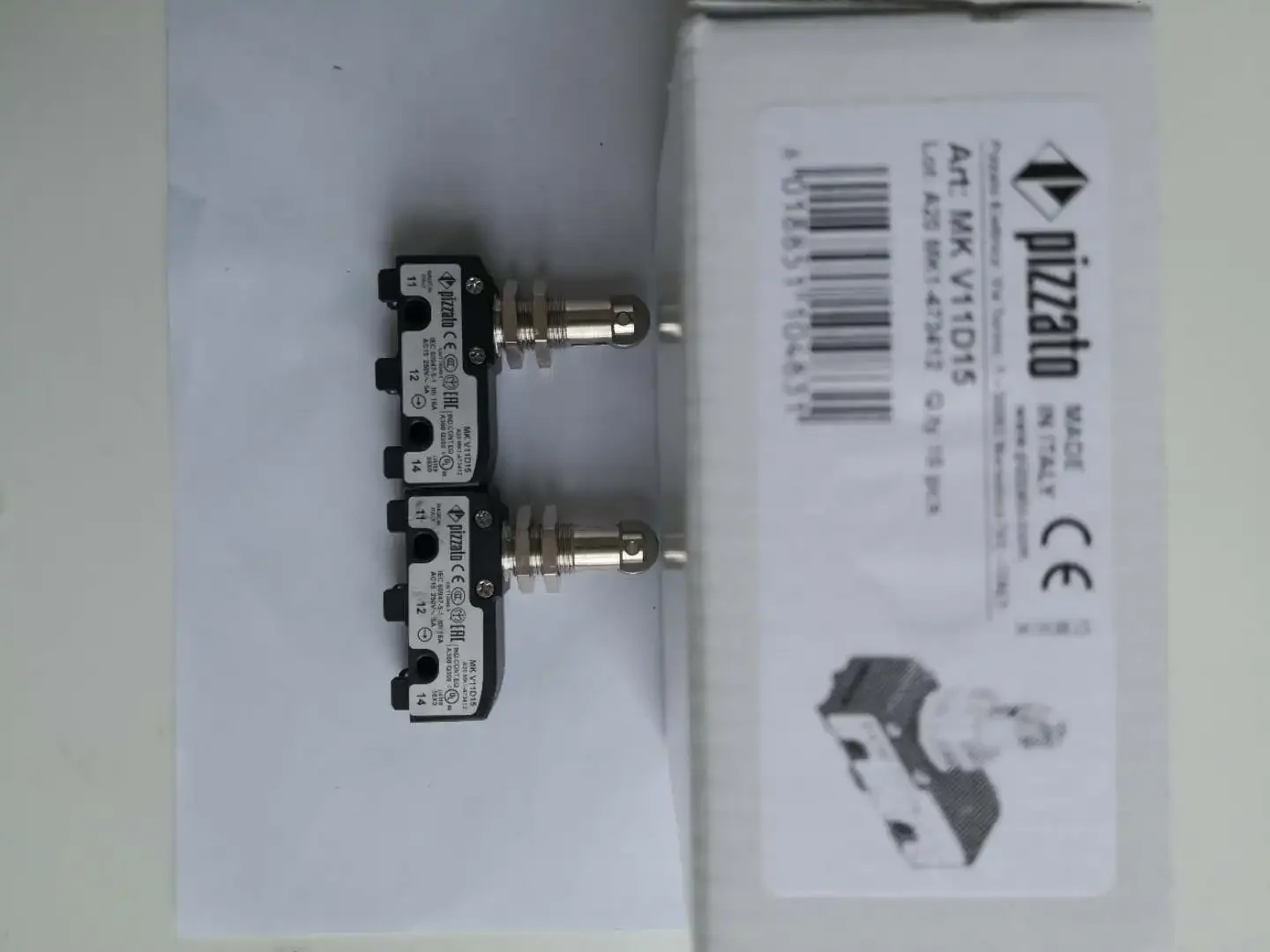 

New original Pizzato micro -switch MK V11D15