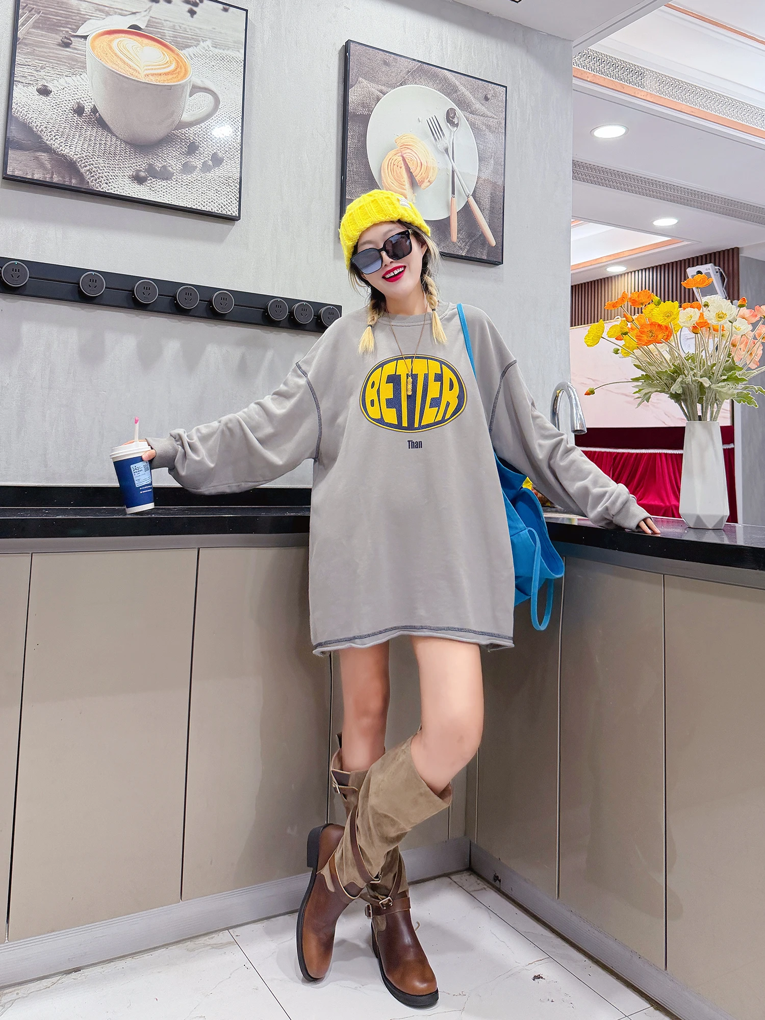 Felpa allentata con stampa di nuove lettere autunno inverno di marca alla moda da donna Top a maniche lunghe di media lunghezza semplice ed elegante strato base