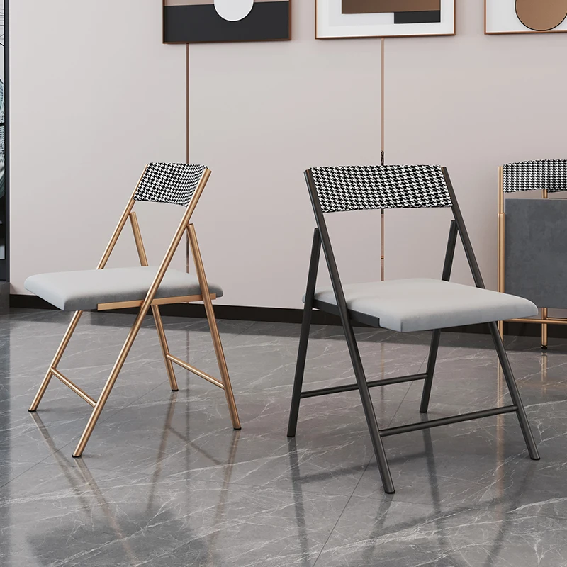 Small-sized Carbon Steel Dining Chairs Are Simple, Portable and Space-saving, and Can Be Used To Store Backrest Dining Benches.