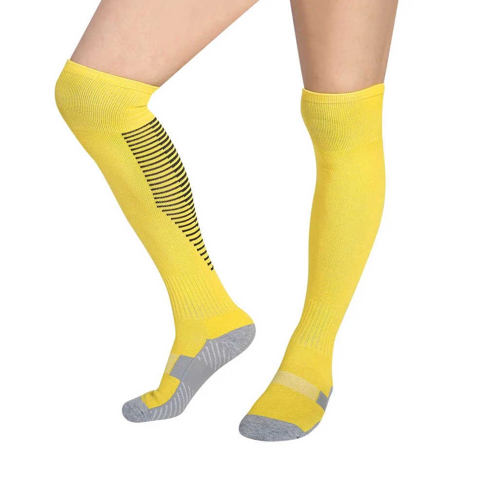 1 زوج مجموعة الرجال كرة القدم كرة القدم الرياضة الركبة عالية المضادة للانزلاق سميكة جوارب أنبوبية أصفر أسود المشارب البوليستر النايلون دنة حجم واحد