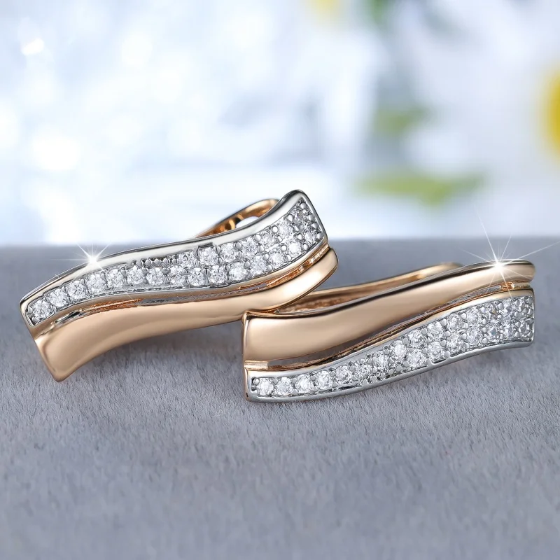 Hebilla de oreja de línea S hueca de diamante blanco Circular con microincrustaciones de dos tonos accesorios de diamantes ondulados de moda al por mayor