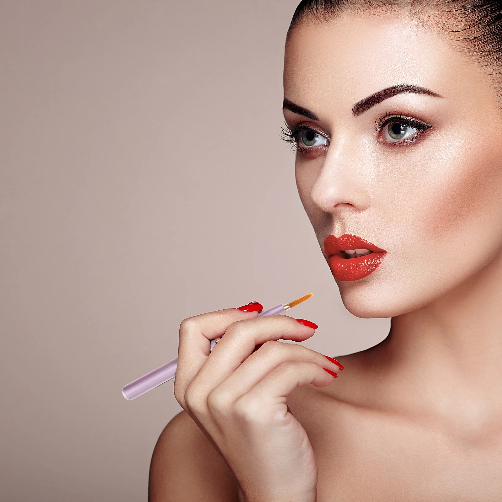 

5Pcs Retractable Lip Brush Applicator Portable Metal Travel Lipstick Gloss Brushes High Quality Bristles Comfortable Elastic