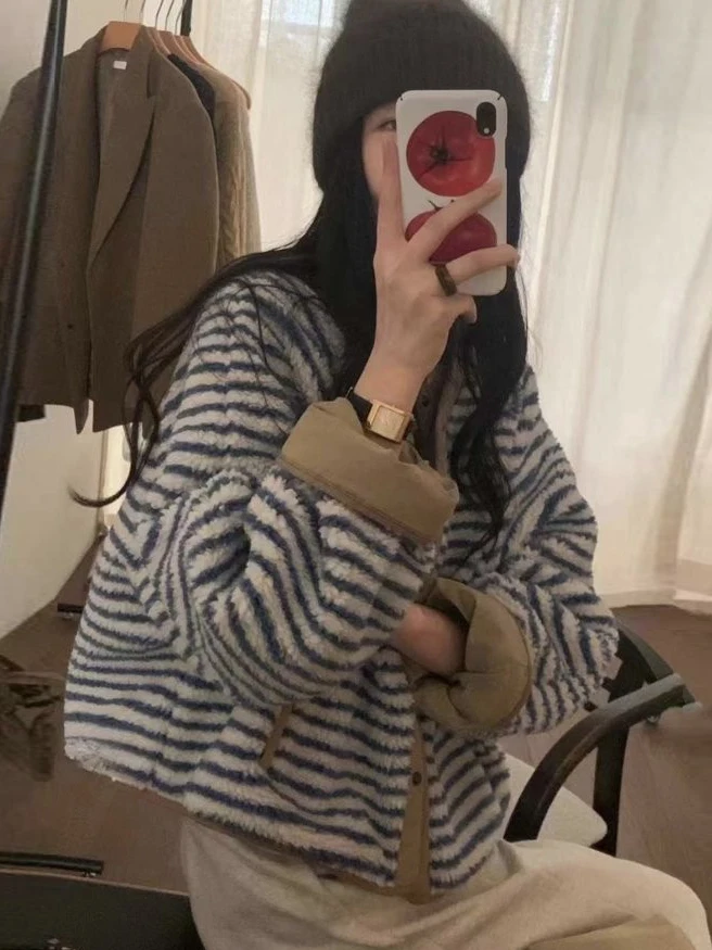 เสื้อโค้ทขนแกะเทียมลายทางทรงหลวมแบบเรโทร กระดุมเดี่ยว ผ้าโพลีเอสเตอร์ สไตล์เกาหลี ให้ความอบอุ่นสำหรับผู้หญิง