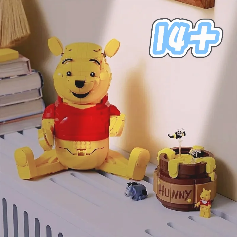 

Creative Ornament Bear Assembly Model Using Standard Building Blocks Elegant for Daily Home Display Holiday Birthday Gifts