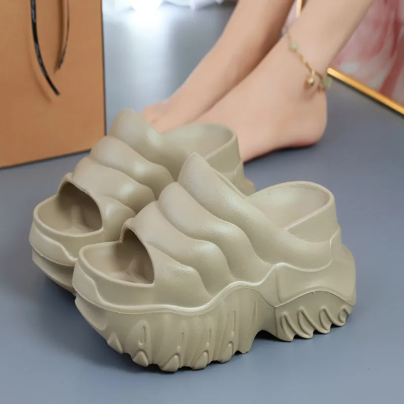 Sapatos de plataforma aberta para mulheres, salto super alto, sola grossa, chinelo de elevador liso, slides estilo gótico, verão, 10 cm
