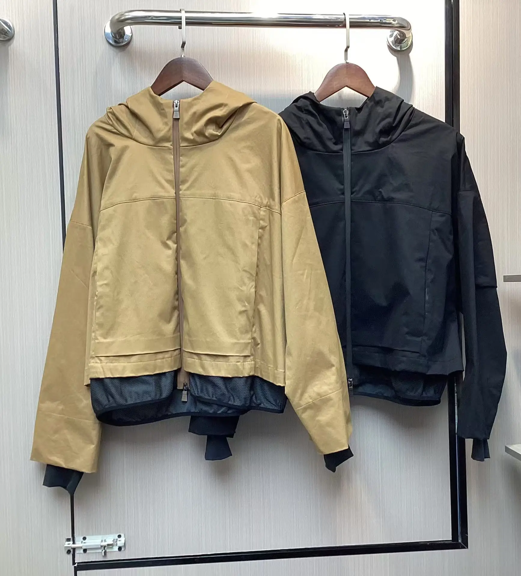 Hello, new solid color commuting zipper hooded jacket with temperament