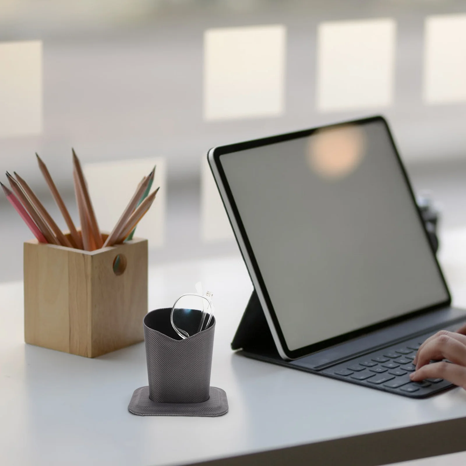 

2pcs Glasses Stand Holder For Desk Minimalist Design Space-Saving Rack Display Sunglasses Storage Organizer Decorative Shelf