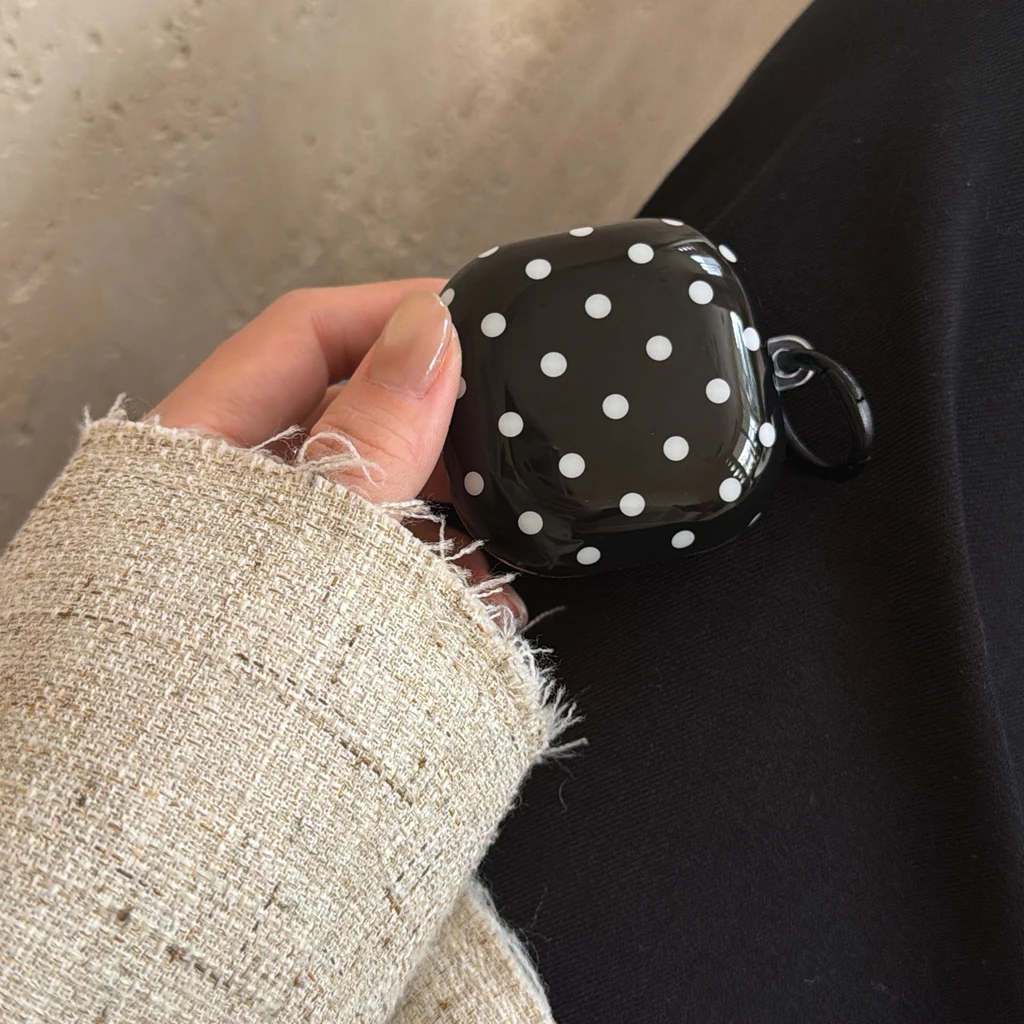 Koreanischer Stil Einfache Schwarze Polka Dots mit Haken Stoßfeste Kopfhörer-Schutzhülle für Samsung Galaxy Buds 4 Pro 3 Pro 2 Pro FE Live