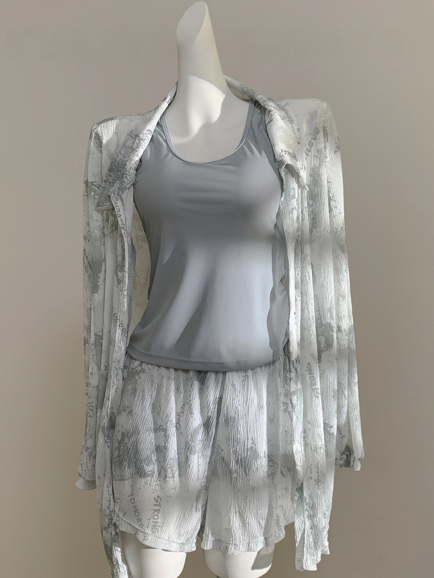 

Retro Long Sve Cardigan Tee-piece Set Swimsuit Women's Conservative Cover-up Beach Vaion Polyester Nylon Lycra