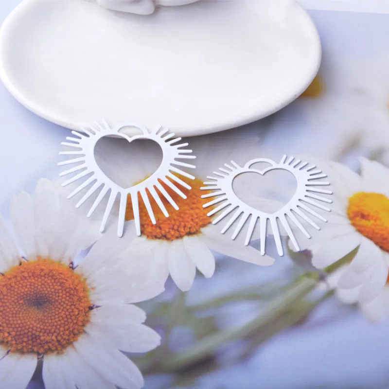 20 Stück AB8806 Messing-Schmuckanhänger in Hellgolden, Herz-Charms, fluoreszierendes Gelb, Anhänger für DIY-Schmuck, Ohrringe, Halsketten, Accessoires für Frauen – Detail 10