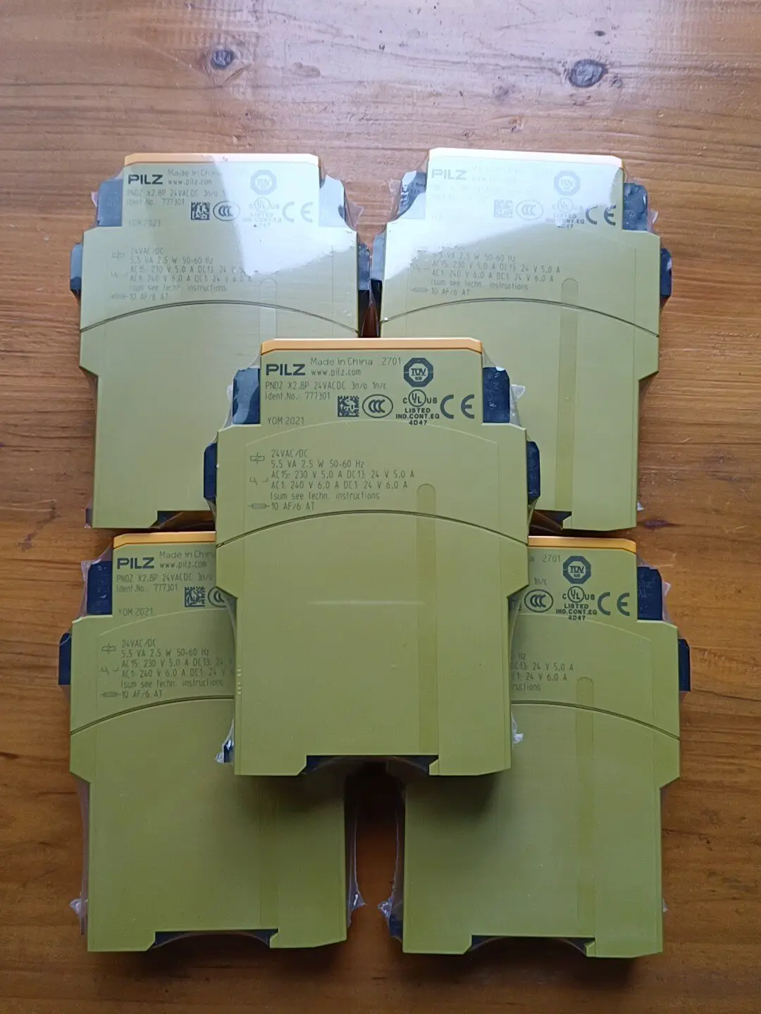 PILZ Pilz safety relay X2.8P/777301 in Stock