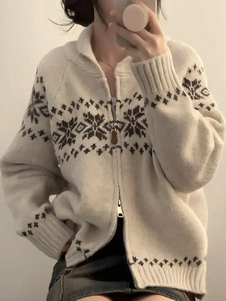 シックな秋冬ルーズフィットロングスリーブニットセーター女性のファイオントレトロカラーブロデザイン多用途アウターコート