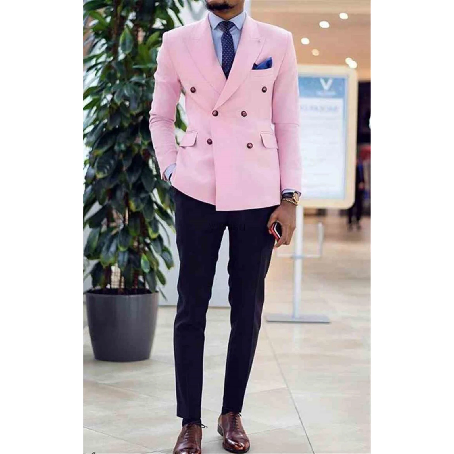 

Pink Men Suits Peaked Lapel Double Breasted Prom Suits Slim Fit Men Tuxedos Groom Wedding Suits for Best Men 2 Pieces Suit