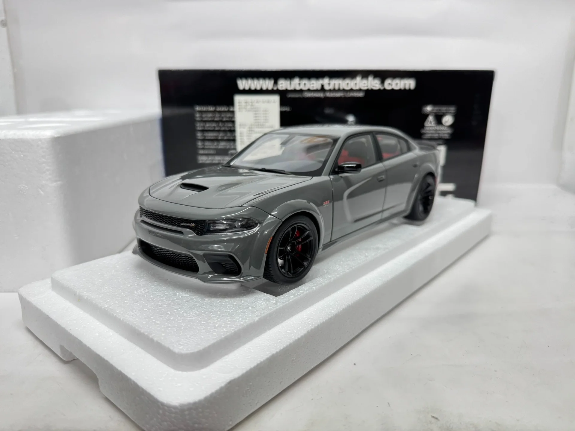 Autoart 1:18 Charger Scat Pack Widebooy Simulation Limited Edition All Open Alloy Metal Static Car Model Toy Gift