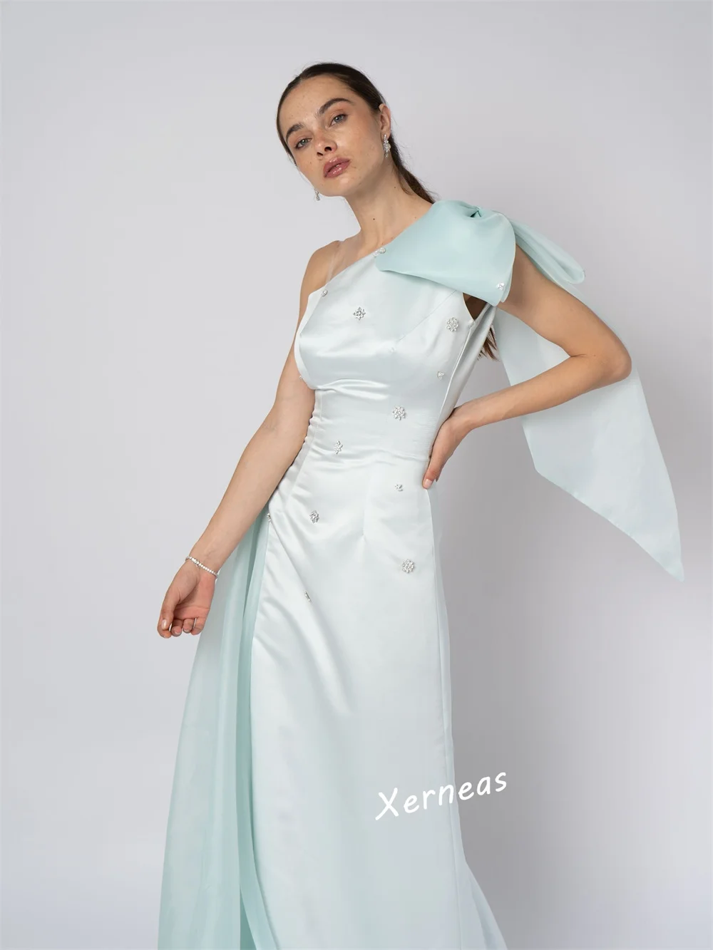 تخصيص Charmeuse مطرزة القوس واحد الكتف البوق فساتين طويلة مساء حزب ثوب مخصص مناسبة أنيقة عالية الجودة