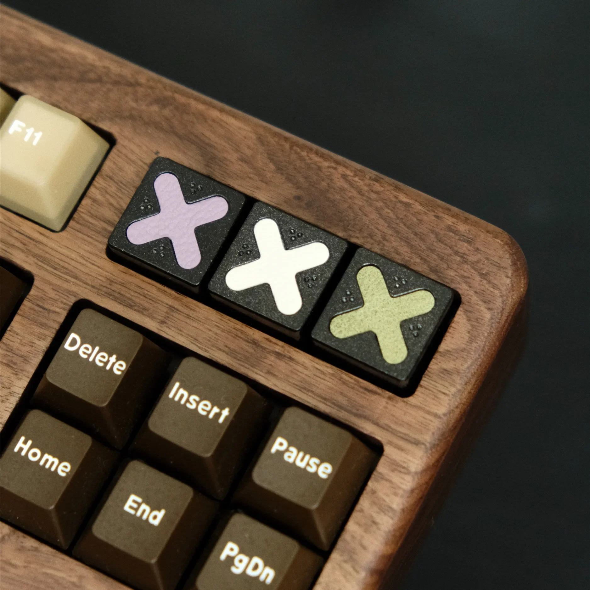 

Leather game square personalized keycaps, directional keys, imitation metal mechanical keyboard keycaps, single creative keycaps