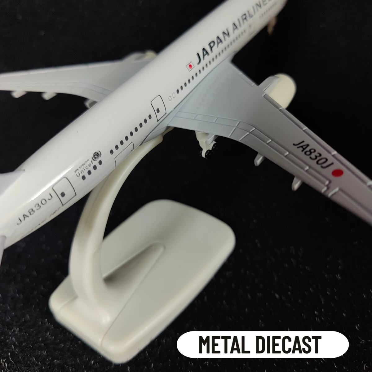 Scale 1:250 Metal Aircraft Replica, Japan Airline B787 Airplane Aviation Model Miniature Art Kid Fidget Boy Toy